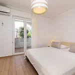 Crnekovic X Frankopanska Apartment