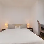 Crnekovic X Frankopanska Apartment