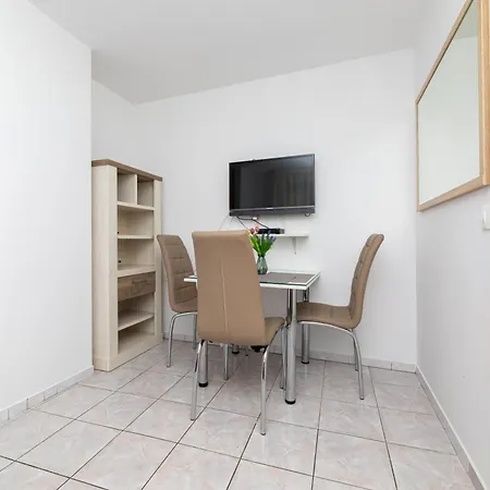 Crnekovic X Frankopanska Apartment