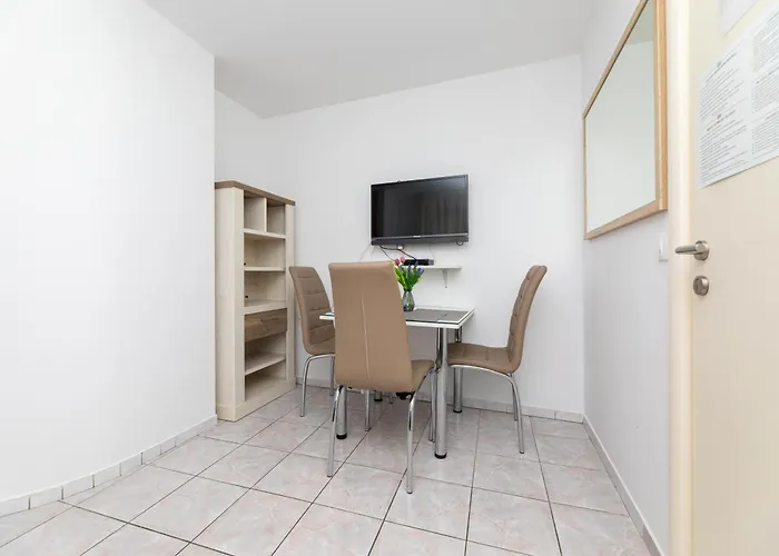 Crnekovic X Frankopanska Apartment